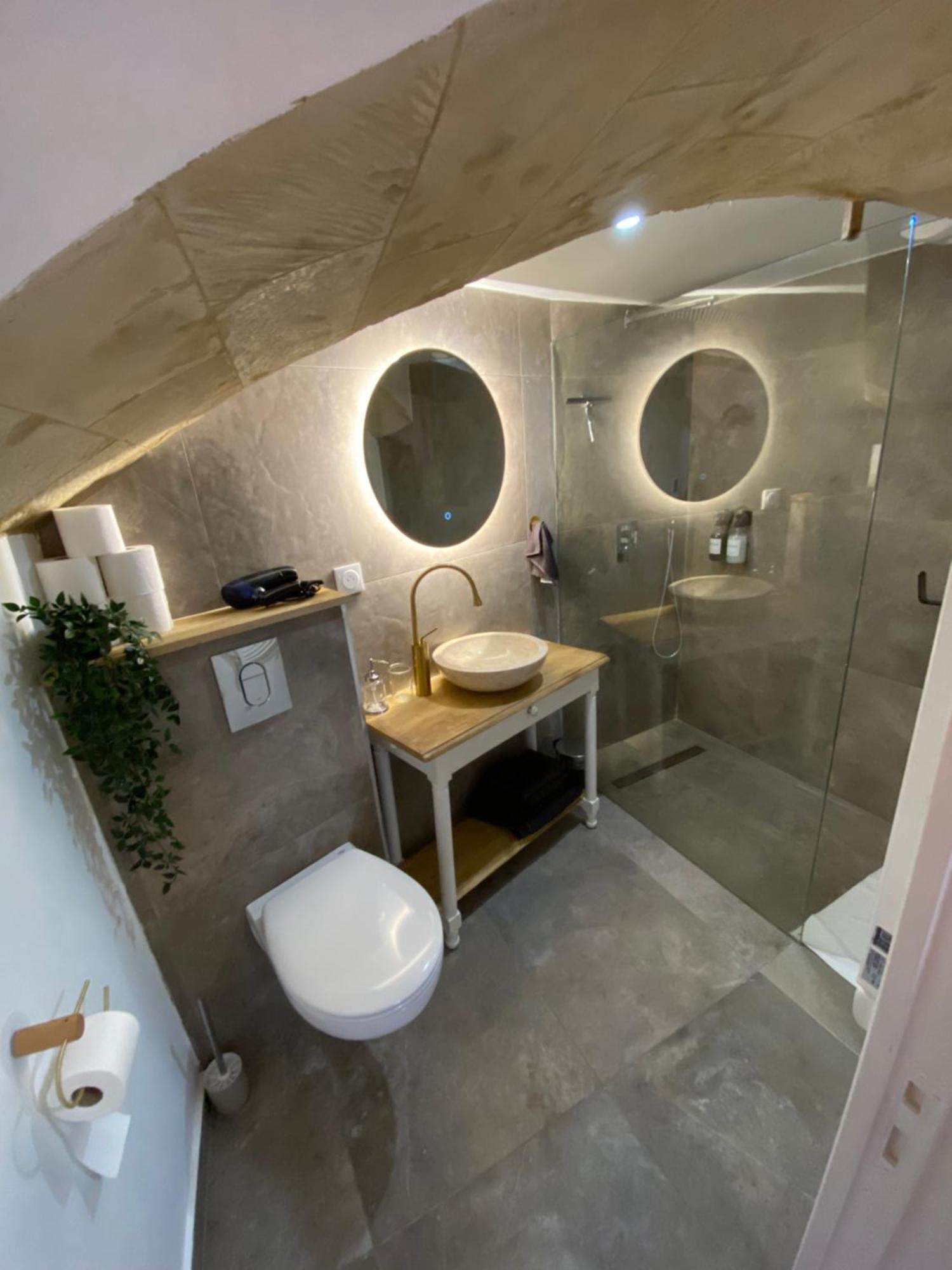 Suite Atypique En Plein Centre De Pontoise Luaran gambar
